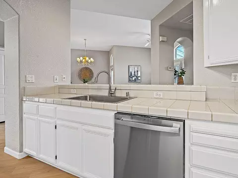 Kitchen - 446 Elegance Pl, Folsom, CA 95630 photo 5 of 5