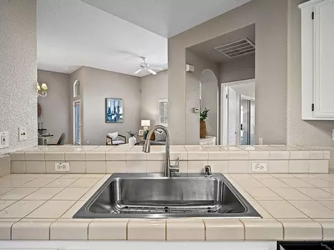 Kitchen - 446 Elegance Pl, Folsom, CA 95630 photo 4 of 5