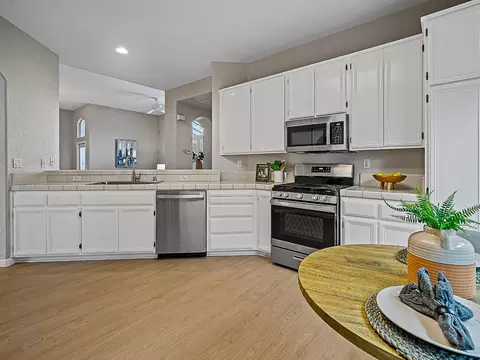Kitchen - 446 Elegance Pl, Folsom, CA 95630 photo 3 of 5