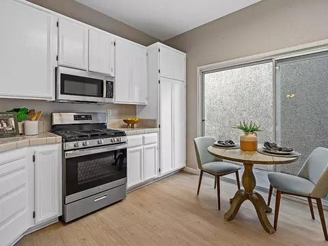 Kitchen - 446 Elegance Pl, Folsom, CA 95630 photo 2 of 5