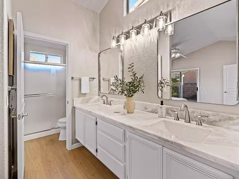 Bath - 446 Elegance Pl, Folsom, CA 95630 photo 2 of 4