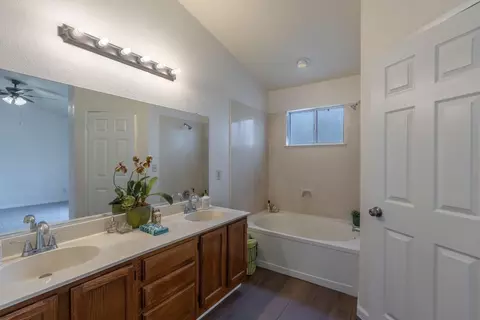 Bath - 295 Fullerton Dr, Turlock, CA 95382 photo 3 of 3
