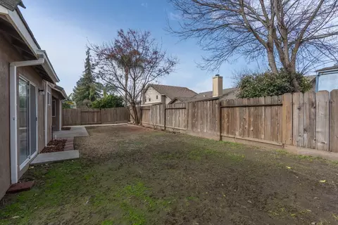 Exterior - 295 Fullerton Dr, Turlock, CA 95382 photo 5 of 7