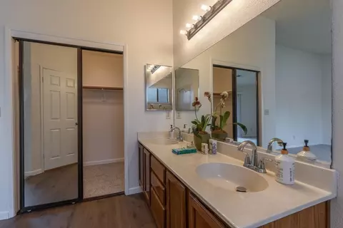 Bath - 295 Fullerton Dr, Turlock, CA 95382 photo 1 of 3