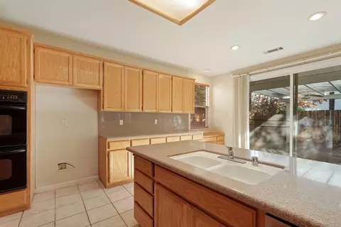 Kitchen - 760 Dody Dr, Manteca, CA 95337 photo 4 of 7