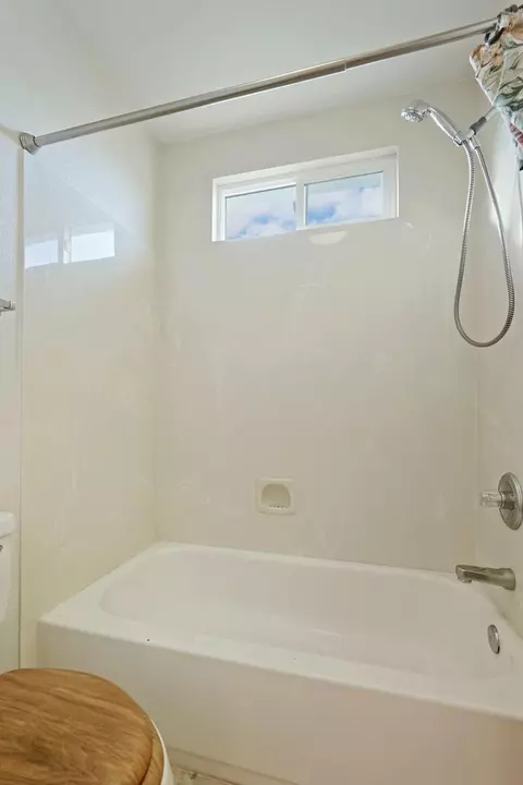 Bath - 760 Dody Dr, Manteca, CA 95337 photo 3 of 5