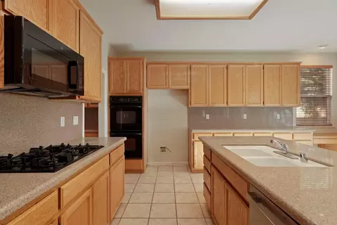 Kitchen - 760 Dody Dr, Manteca, CA 95337 photo 3 of 7