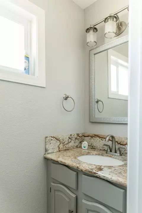 Bath - 5647 E Jahant Rd, Galt, CA 95632 photo 2 of 12