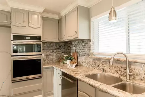 Kitchen - 5647 E Jahant Rd, Galt, CA 95632 photo 3 of 8