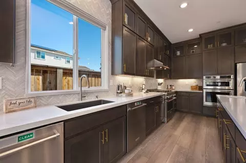 Kitchen - 4822 White Pine Ct, Folsom, CA 95630 photo 4 of 6
