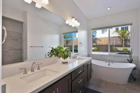 Bath - 4822 White Pine Ct, Folsom, CA 95630 photo 3 of 6