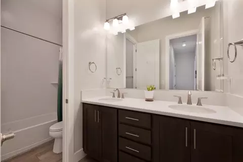 Bath - 4822 White Pine Ct, Folsom, CA 95630 photo 2 of 6