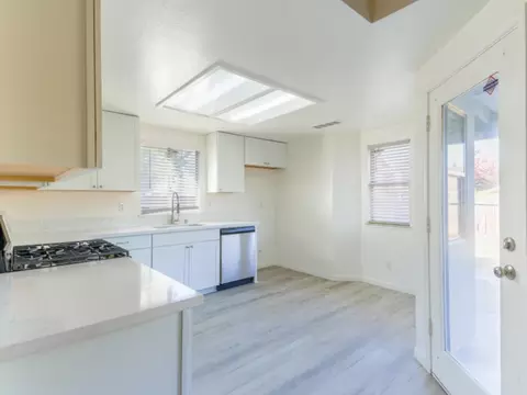 1321 Cape Cod Dr, Modesto, CA 95358 photo 6