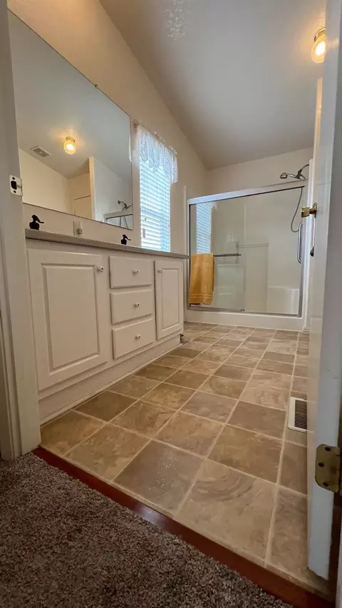 Bath - 3550 Mitchell Rd #28, Ceres, CA 95307 photo 1 of 2
