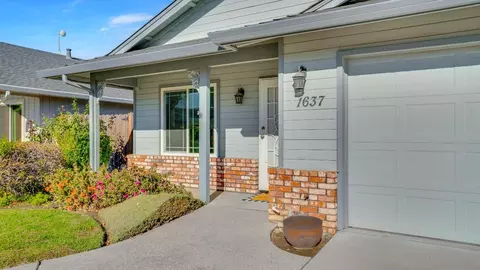 Exterior - 1637 Dickey Ct, Ripon, CA 95366 photo 4 of 9