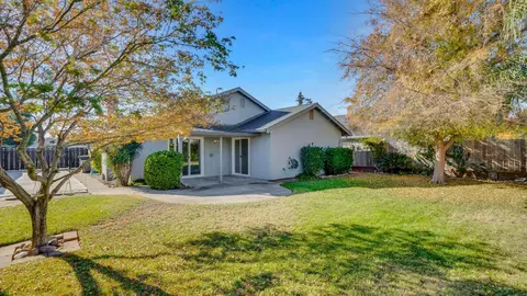 Exterior - 1637 Dickey Ct, Ripon, CA 95366 photo 6 of 9