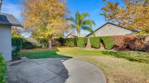 Exterior - 1637 Dickey Ct, Ripon, CA 95366 photo 8 of 9