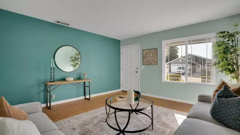 Living - 1637 Dickey Ct, Ripon, CA 95366 photo 2 of 4