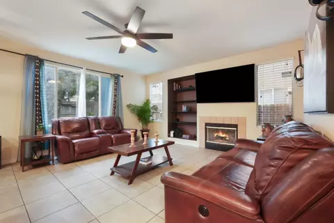940 Platinum Ave, Lathrop, CA 95330 photo 1