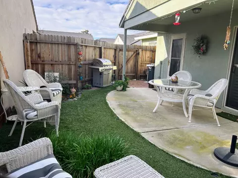 677 Village Dr, Galt, CA 95632