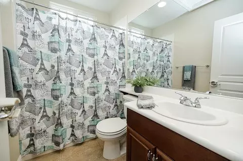 Bath - 3709 Banyan Tree Ct, Modesto, CA 95355 photo 1 of 5