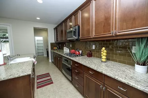 Kitchen - 3709 Banyan Tree Ct, Modesto, CA 95355 photo 7 of 9
