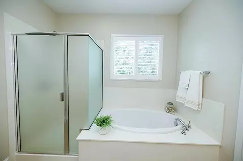 Bath - 3709 Banyan Tree Ct, Modesto, CA 95355 photo 4 of 5