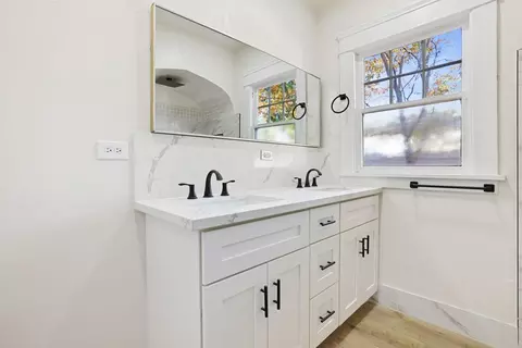 Bath - 201 Melrose St, Modesto, CA 95354 photo 1 of 2