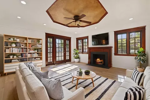 Living - 201 Melrose St, Modesto, CA 95354 photo 2 of 4