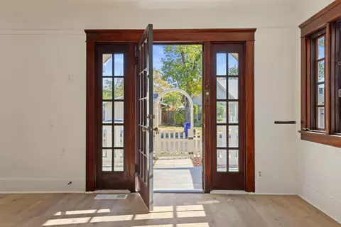 Entry Way - 201 Melrose St, Modesto, CA 95354 photo 2 of 6