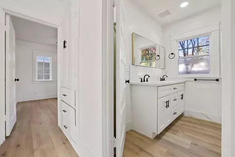 Entry Way - 201 Melrose St, Modesto, CA 95354 photo 5 of 6