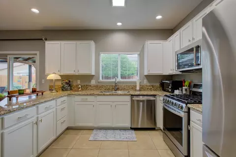 2521 Jubilee Dr, Turlock, CA 95380 photo 14
