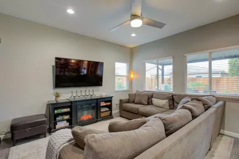 2521 Jubilee Dr, Turlock, CA 95380 photo 9