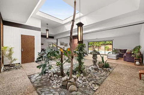 8773 Williamson Dr, Elk Grove, CA 95624