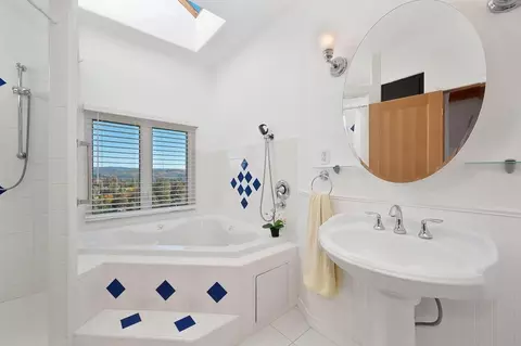 Bath - 850 Gentry Ln, Colfax, CA 95713 photo 3 of 3