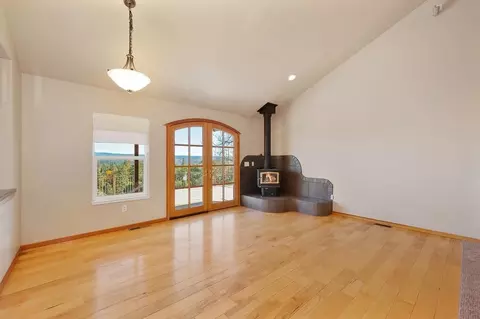 Living - 850 Gentry Ln, Colfax, CA 95713 photo 6 of 9