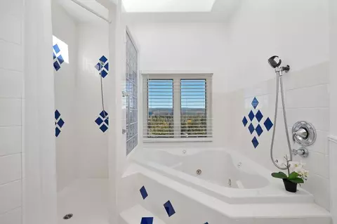 Bath - 850 Gentry Ln, Colfax, CA 95713 photo 1 of 3