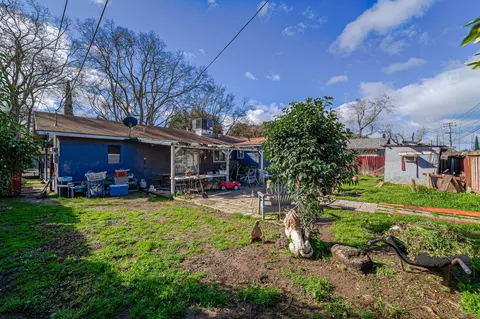 Exterior - 1529 Pelton Ave, Modesto, CA 95351 photo 11 of 15
