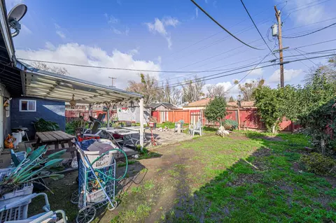 Exterior - 1529 Pelton Ave, Modesto, CA 95351 photo 7 of 15