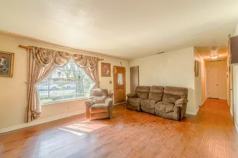 Living - 1529 Pelton Ave, Modesto, CA 95351 photo 2 of 2