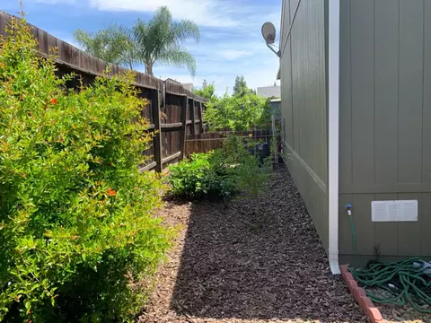 Exterior - 70 Clipper Ln, Modesto, CA 95356 photo 6 of 9