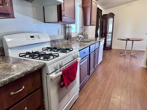 Kitchen - 70 Clipper Ln, Modesto, CA 95356 photo 5 of 8