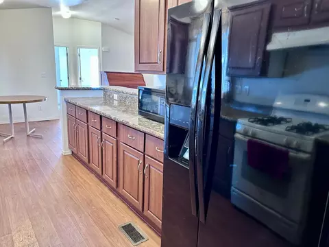 Kitchen - 70 Clipper Ln, Modesto, CA 95356 photo 6 of 8