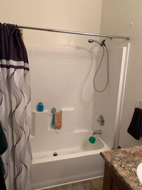 Bath - 70 Clipper Ln, Modesto, CA 95356 photo 3 of 8