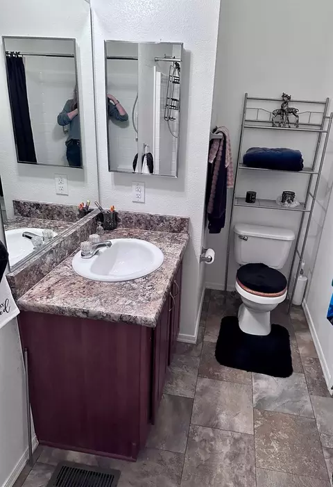 Bath - 70 Clipper Ln, Modesto, CA 95356 photo 4 of 8