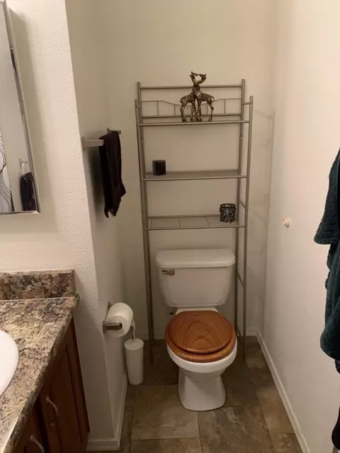 Bath - 70 Clipper Ln, Modesto, CA 95356 photo 5 of 8