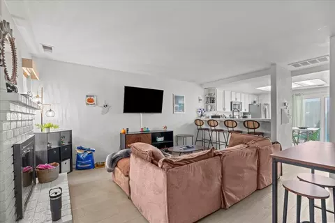 Living - 564 Pirinen Ln #E, Modesto, CA 95354 photo 2 of 2