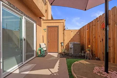 Exterior - 564 Pirinen Ln #E, Modesto, CA 95354 photo 3 of 6