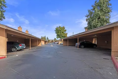Exterior - 564 Pirinen Ln #E, Modesto, CA 95354 photo 4 of 6
