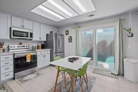 Kitchen - 564 Pirinen Ln #E, Modesto, CA 95354 photo 3 of 3